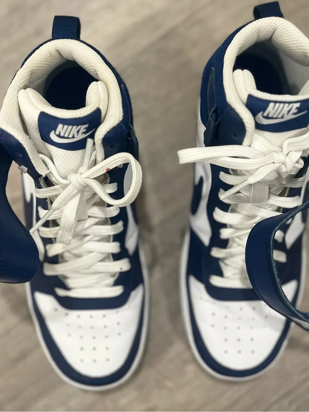 Nike court borough mid 2 sneakers size 5.5 youth